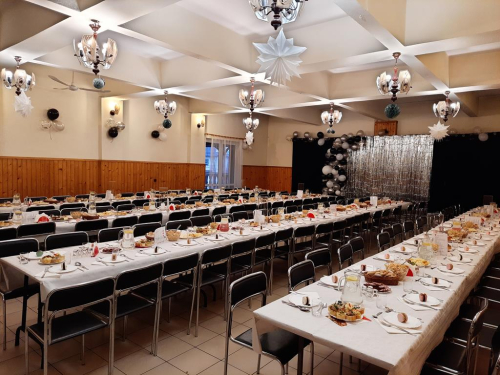 1.-stoly-przygotowane-dla-gosci