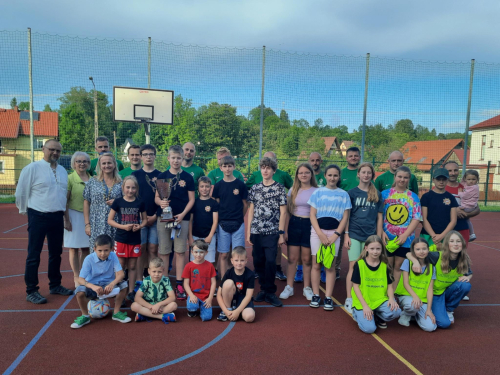 8b.-zdjecie-z-pucharem