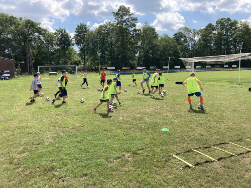 449039311 458683610237976 4328358975393299513 n