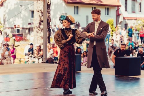 KONCERTOWY PRZEWRÓT PAŁACOWY -OD BOZNAŃSKIEJ DO DEMARCZYK. TANECZNE SYLWETKI POLSKICH KOBIET XX WIEKU