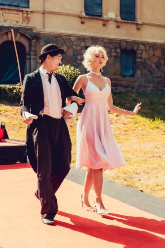 KONCERTOWY PRZEWRÓT PAŁACOWY – LEKCJA PANTOMIMY W WYKONANIU CHARLIEGO CHAPLINA ORAZ MARYLIN MONROE  –  MONSIEUR CHARLIE – ETIUDA W ESTETYCE KINA NIEMEGO